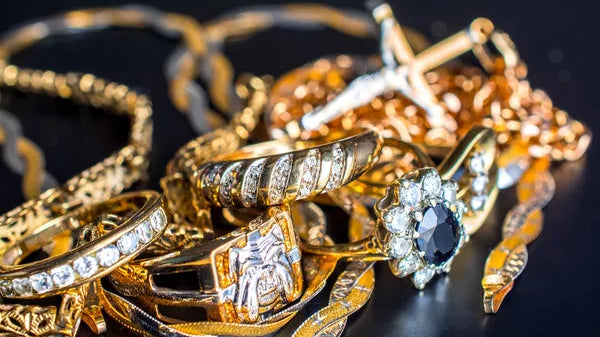 Before Clicking, Take These Things Into Account When Buying Gold Jewellery Online