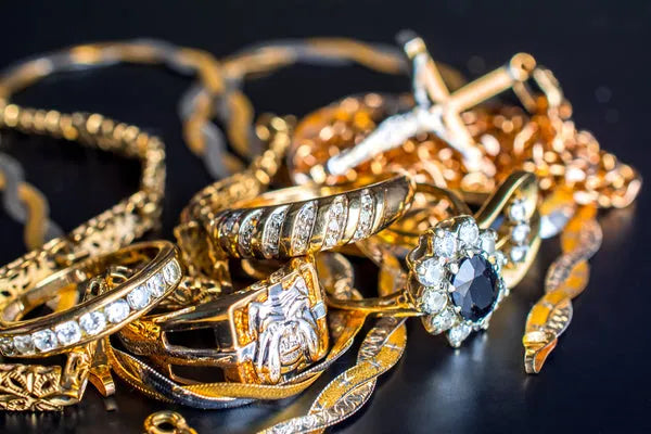 Before Clicking, Take These Things Into Account When Buying Gold Jewellery Online