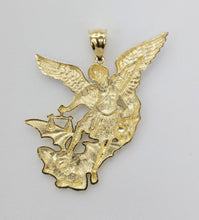 Load image into Gallery viewer, 14KT Saint Michael, Gold Diamond cut Bail 5 mm 7.94 GRM
