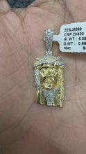 Load and play video in Gallery viewer, 10KT Gold Men&#39;s Jesus Pendant with Genuine SI Diamonds
